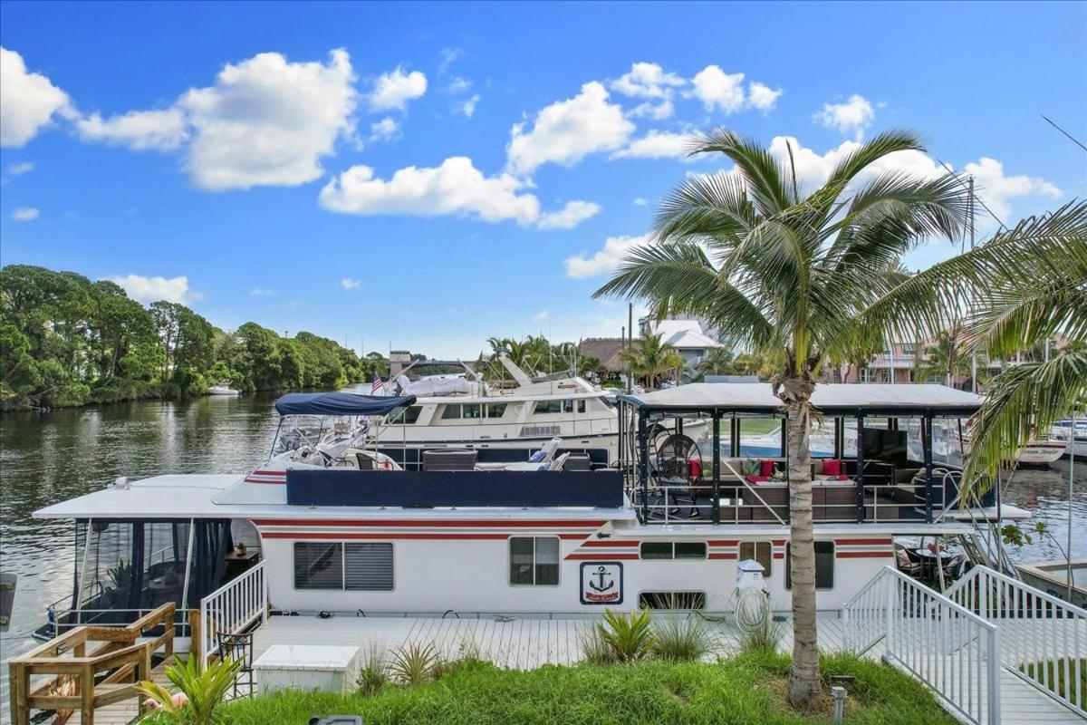 Unique Houseboat Rental