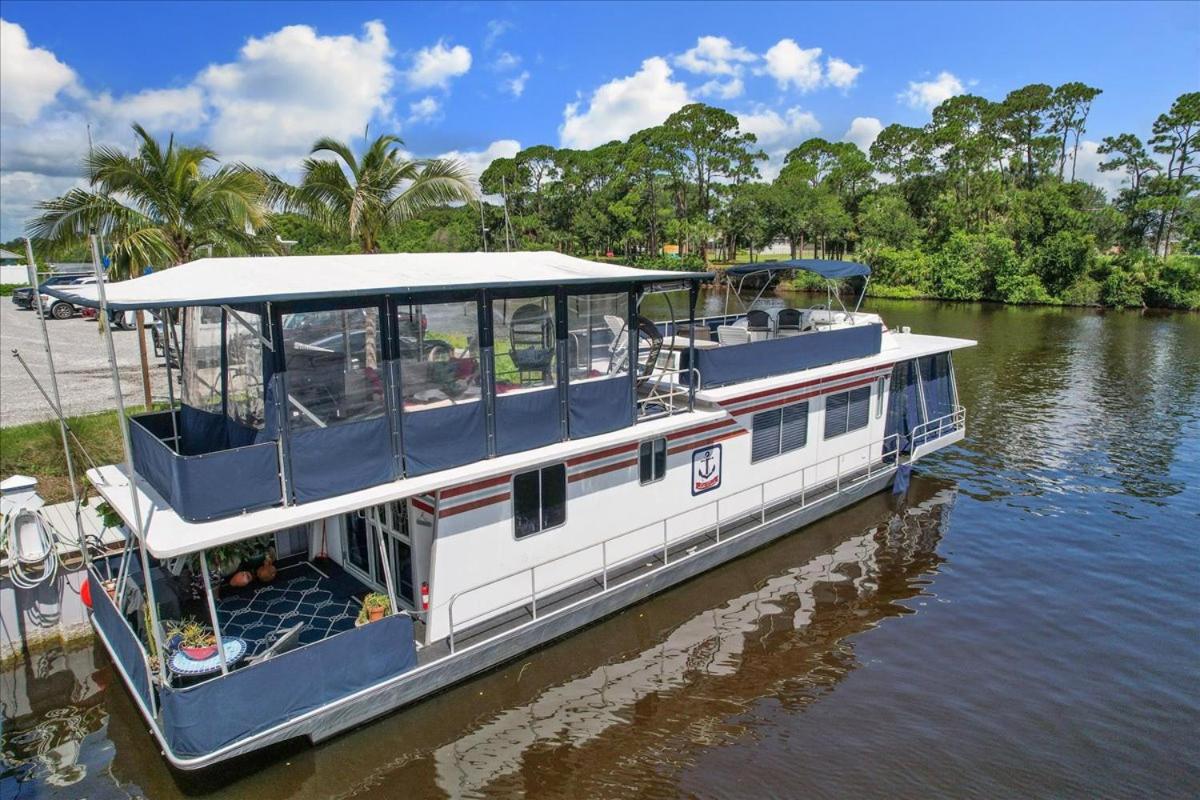 Unique Houseboat Rental