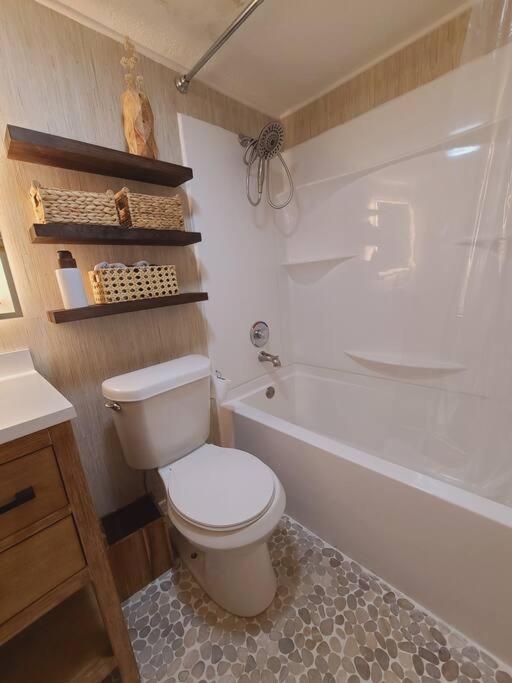 Centrally located home in Rogers and Bentonville! -Private Rooms