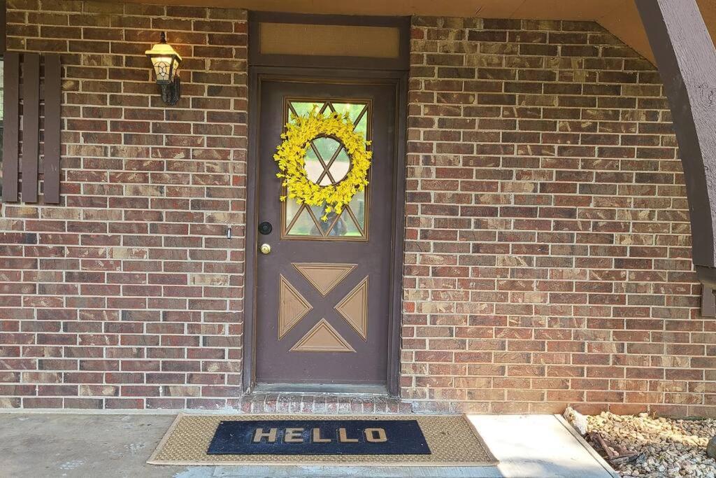 Centrally located home in Rogers and Bentonville! -Private Rooms