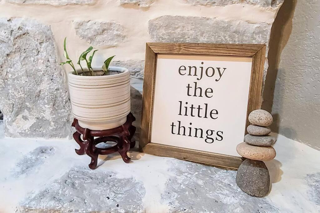 Centrally located home in Rogers and Bentonville! -Private Rooms