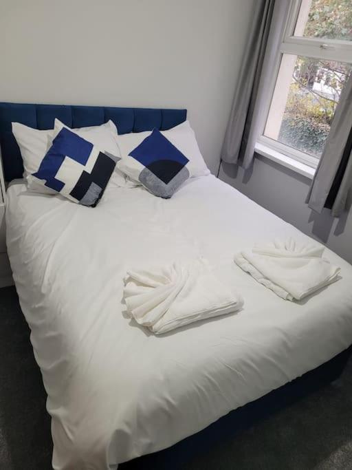 Large 5 Bedrooms in Sheffield, Near City Centre & Parks