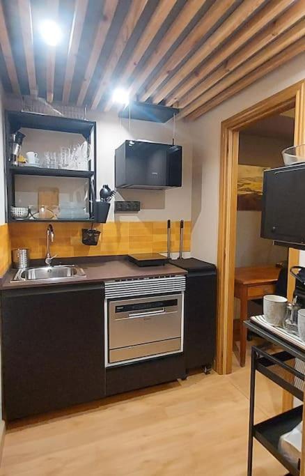 Estudio de diseño con parking en el centro