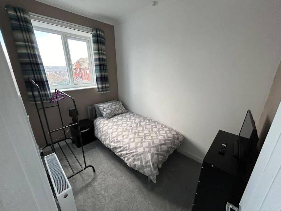 Entire House - 4 Bed - Sleeps 6