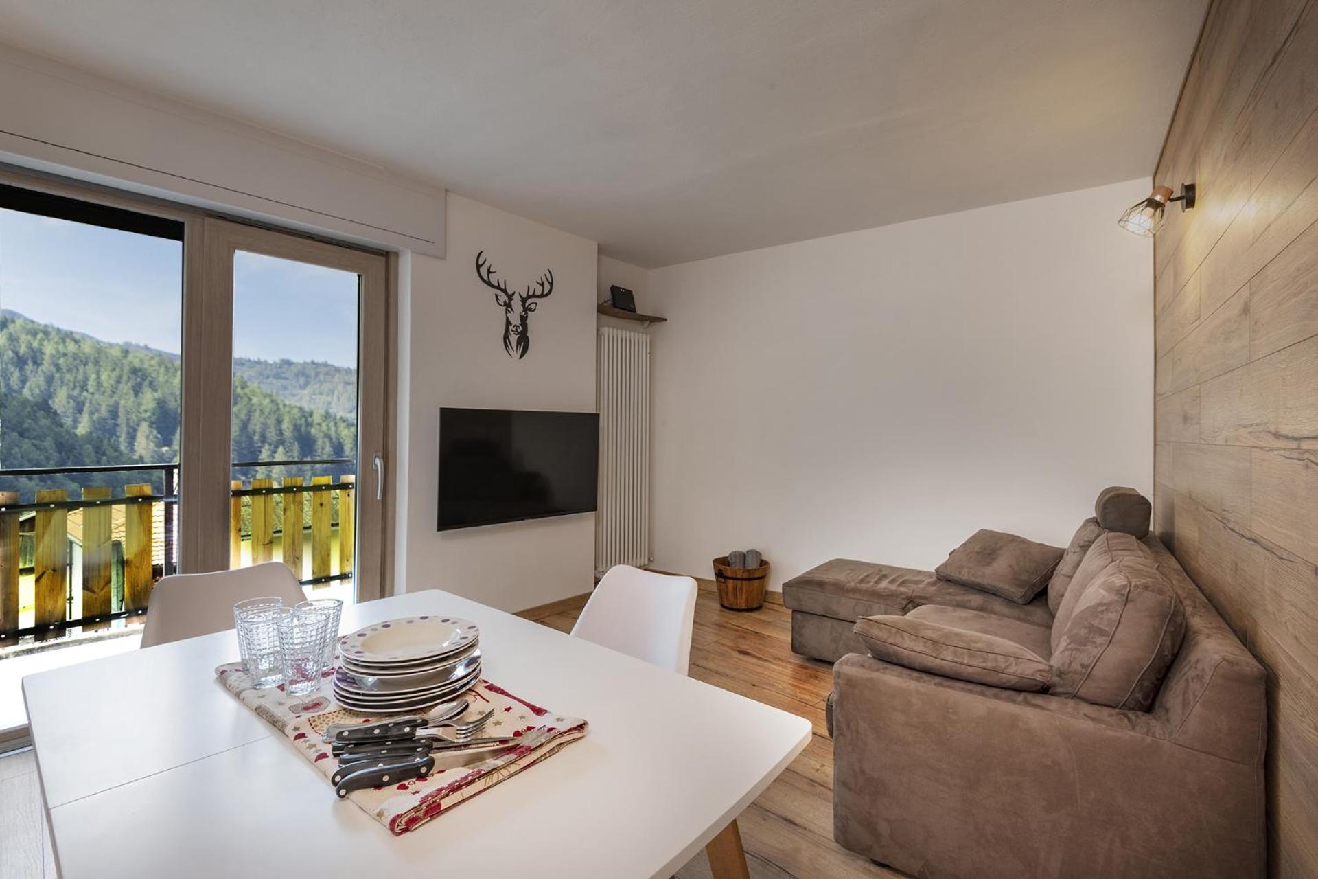 Communal lounge/ TV room