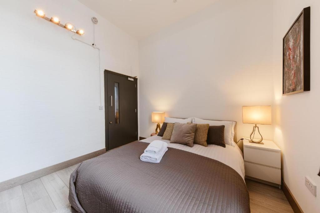 Amazing warehouse conversion apartment in Chiswick