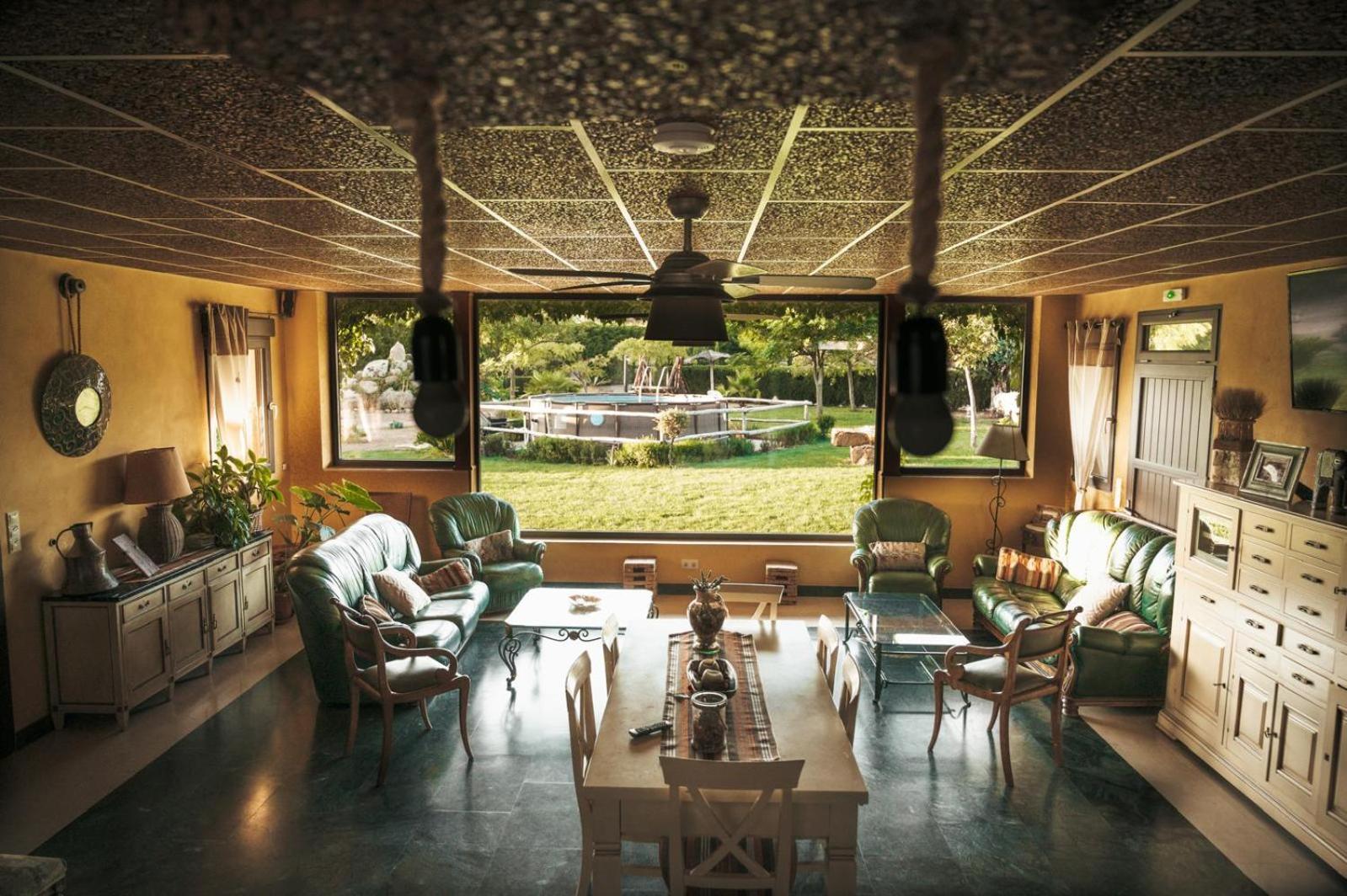 Communal lounge/ TV room