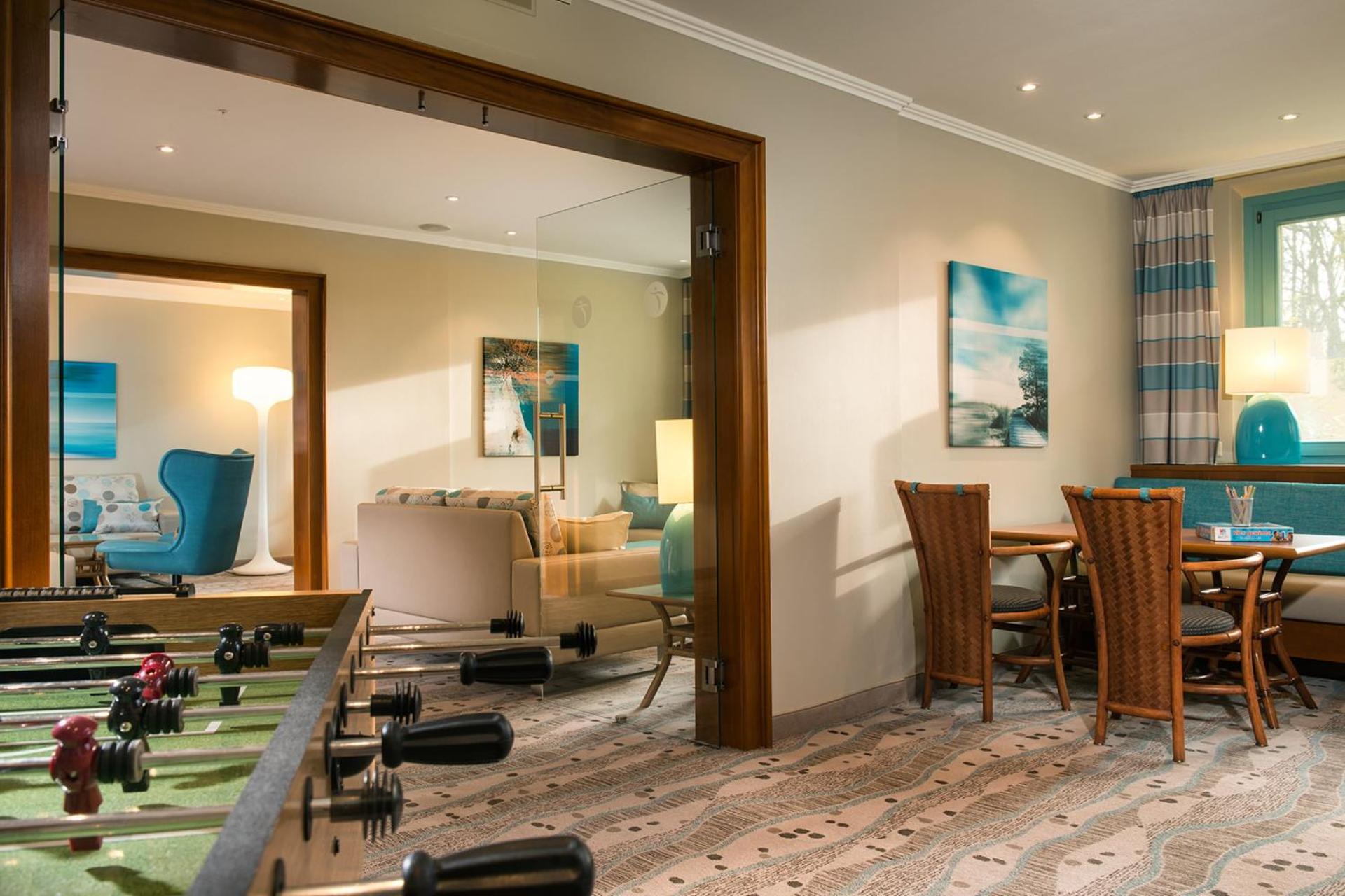 Communal lounge/ TV room