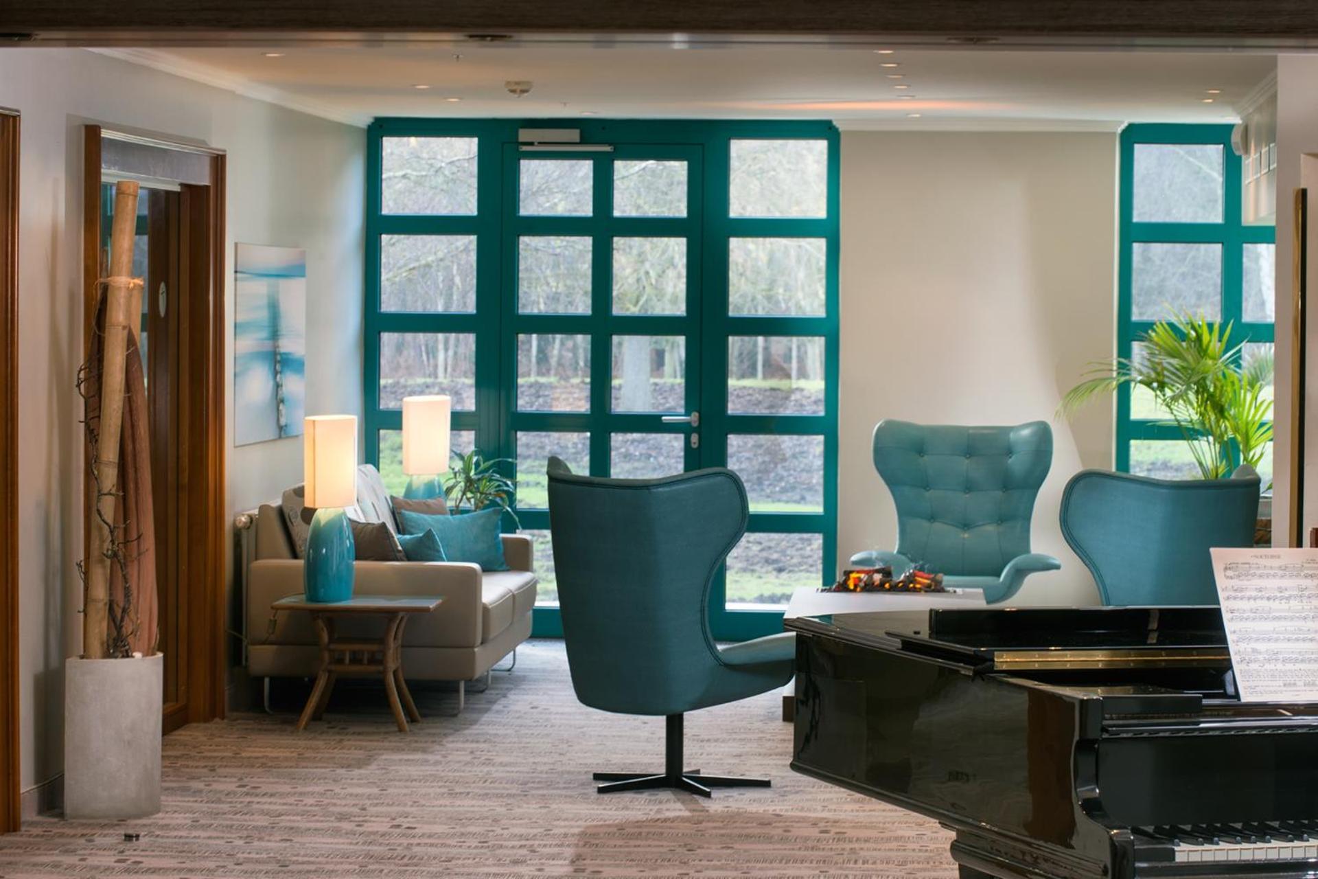 Communal lounge/ TV room