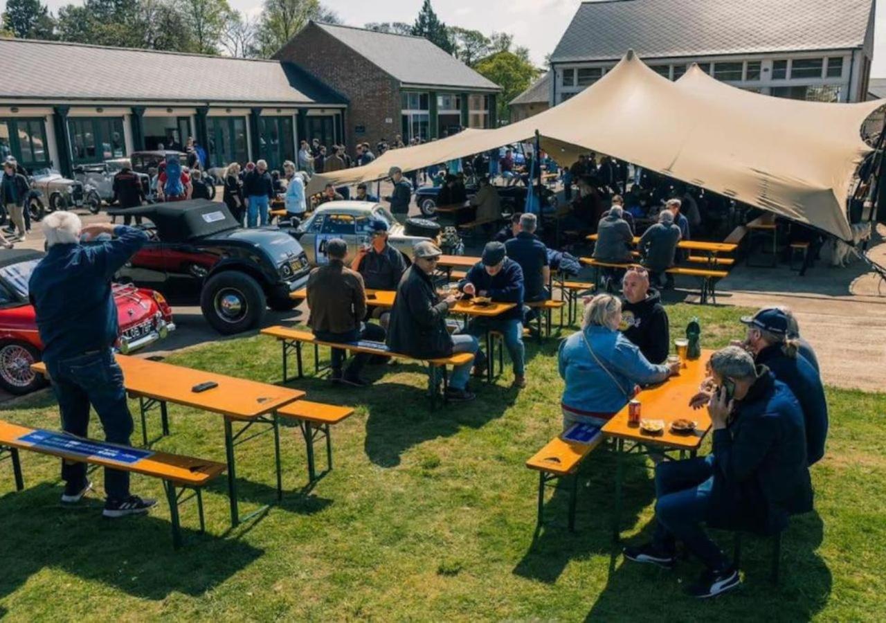 Betts (Private Ensuite room) at Bicester Heritage