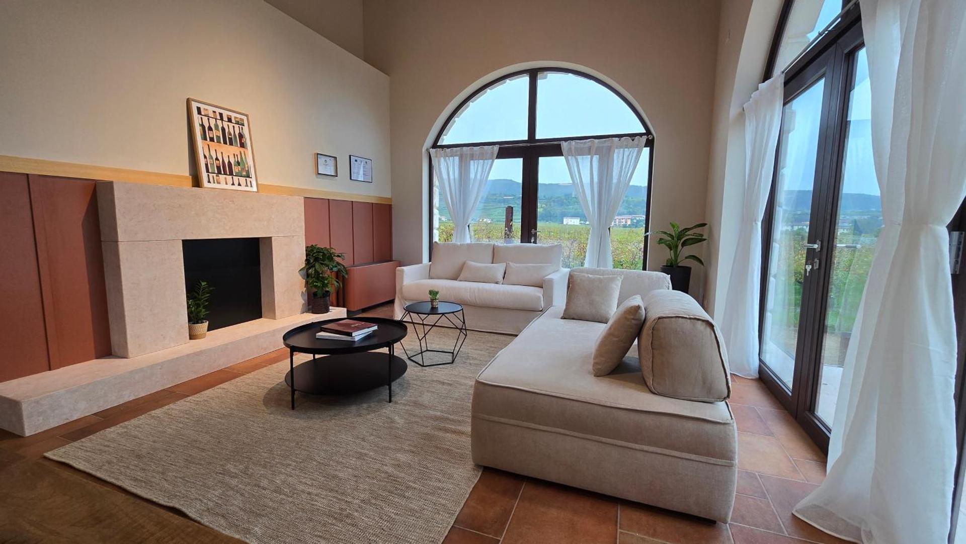 Communal lounge/ TV room