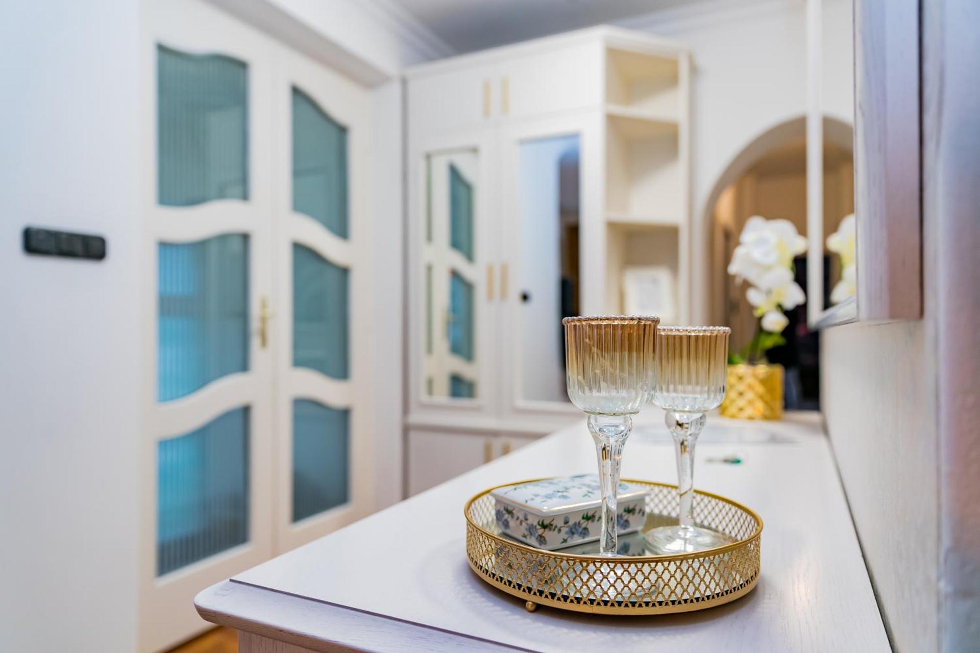 Center House - Otthon, csak máshol!