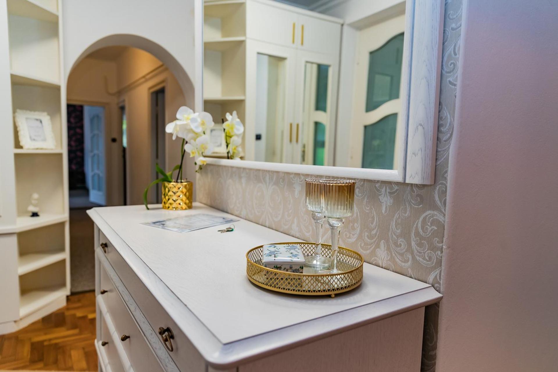 Center House - Otthon, csak máshol!