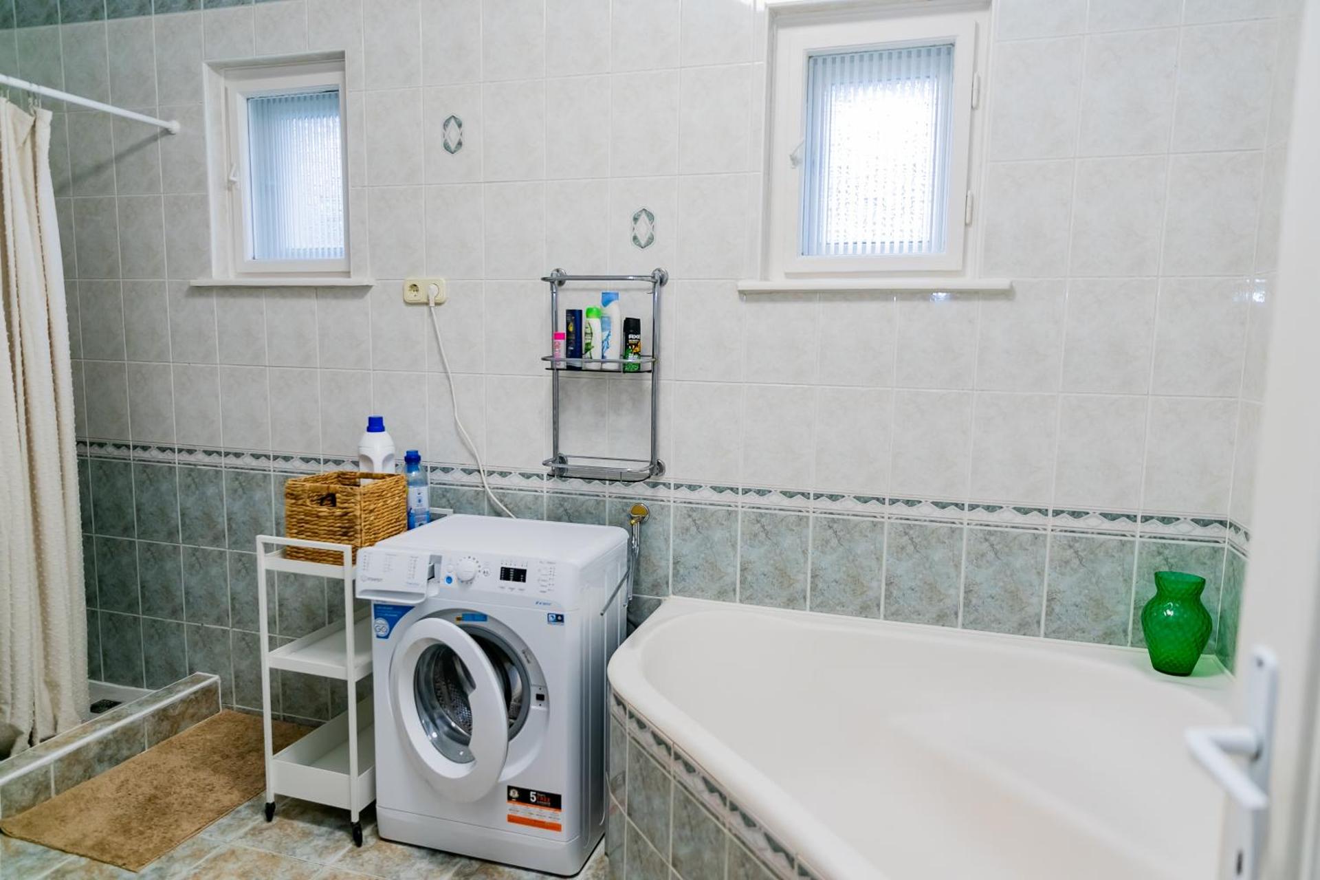 Center House - Otthon, csak máshol!