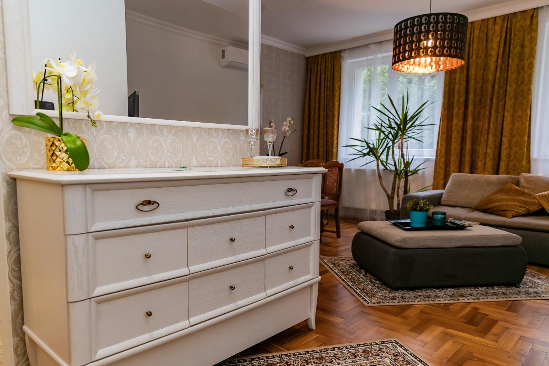 Center House - Otthon, csak máshol!