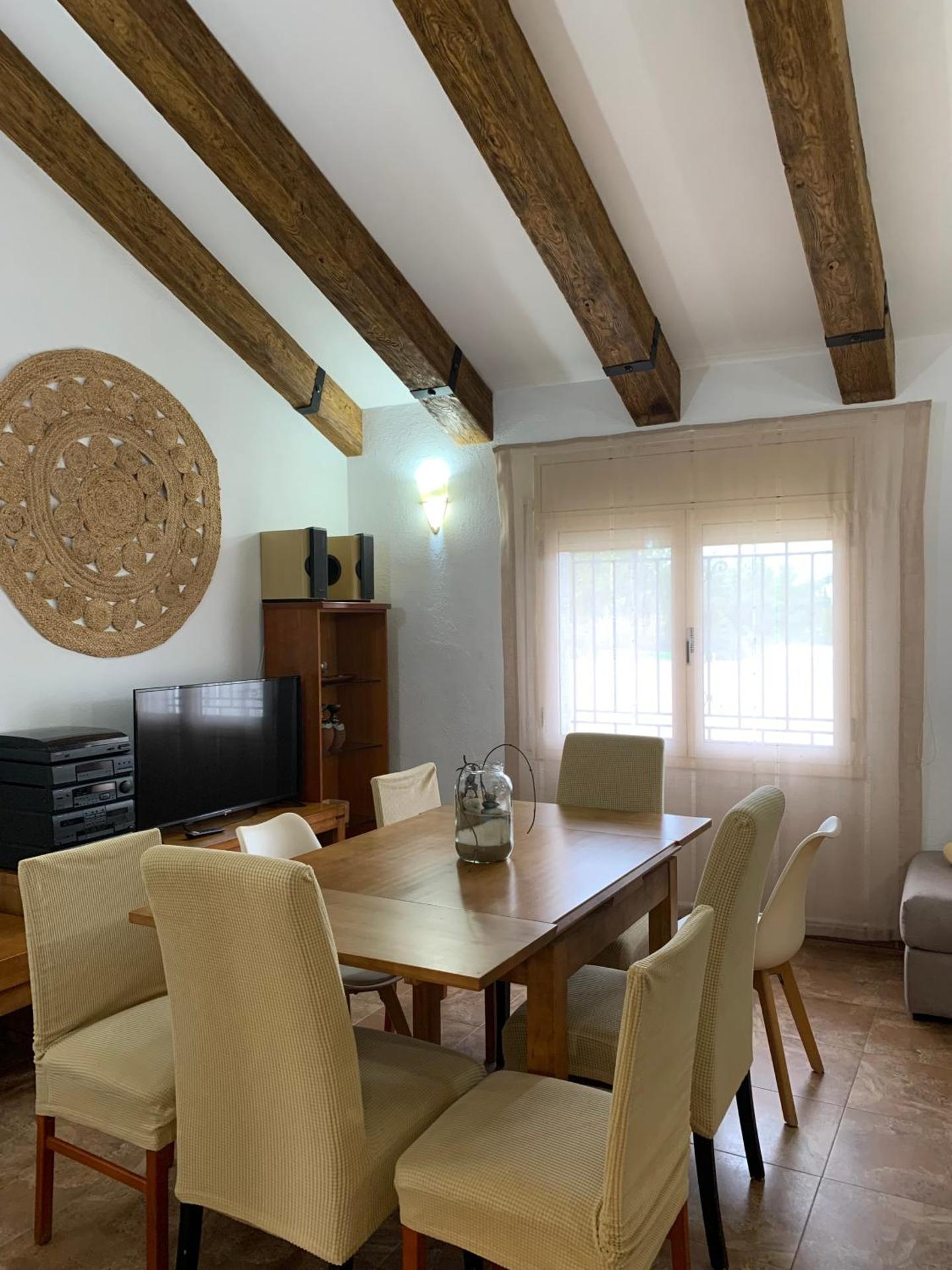 Casa Enric , con zona infantil, piscina y parking privado