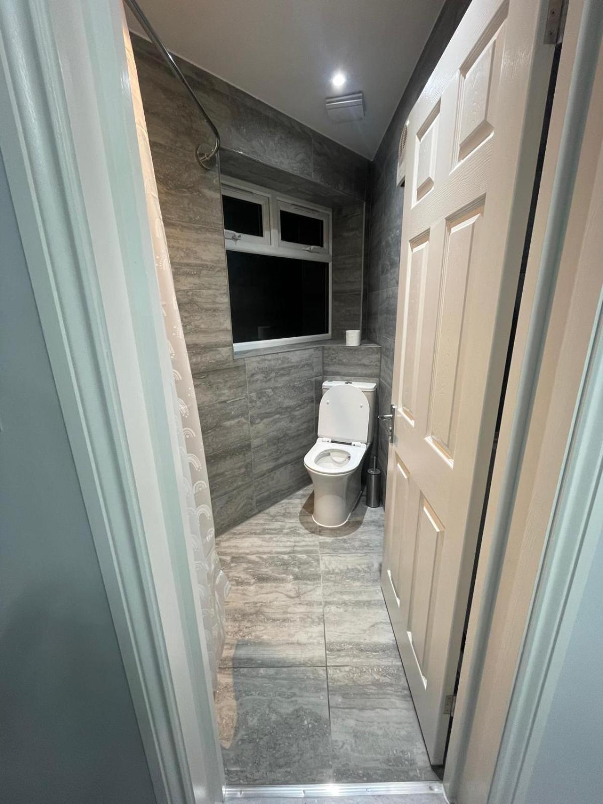 Cozy Studio Flat Romford, London