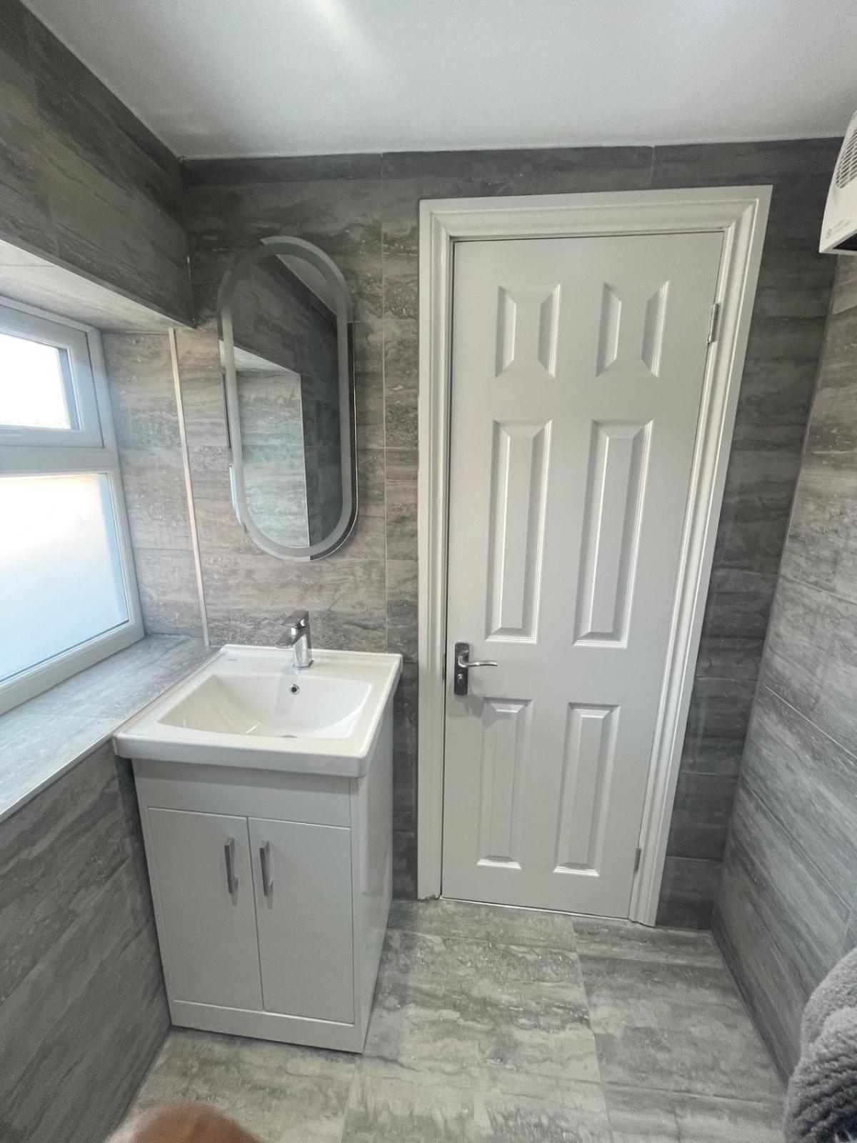 Cozy Studio Flat Romford, London