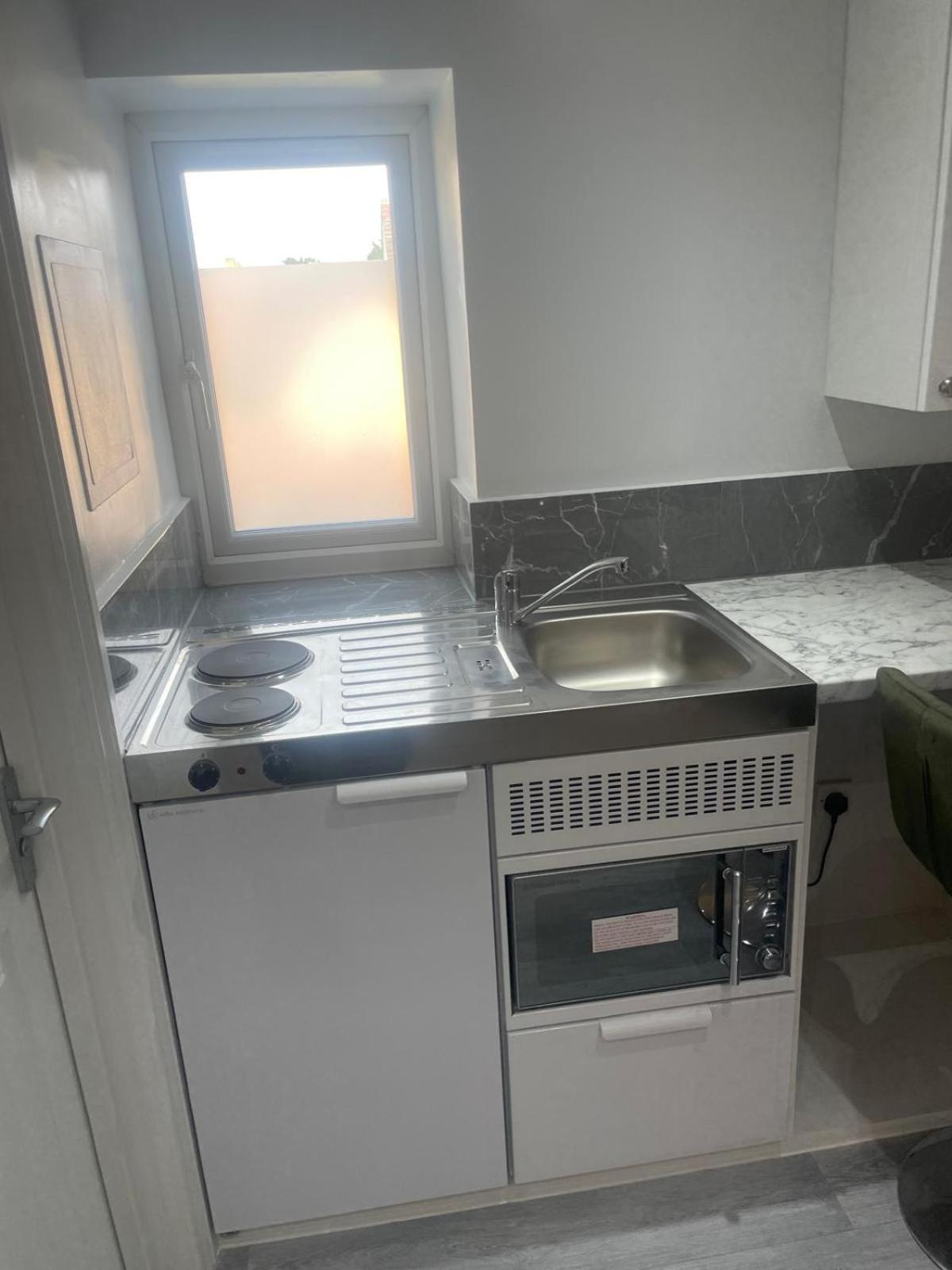 Cozy Studio Flat Romford, London