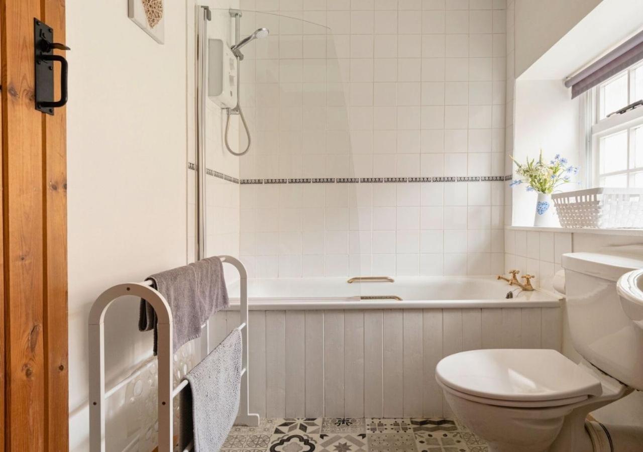 Diston's Lane - Beautiful 2BD Home, Perfect For Family Retreat!