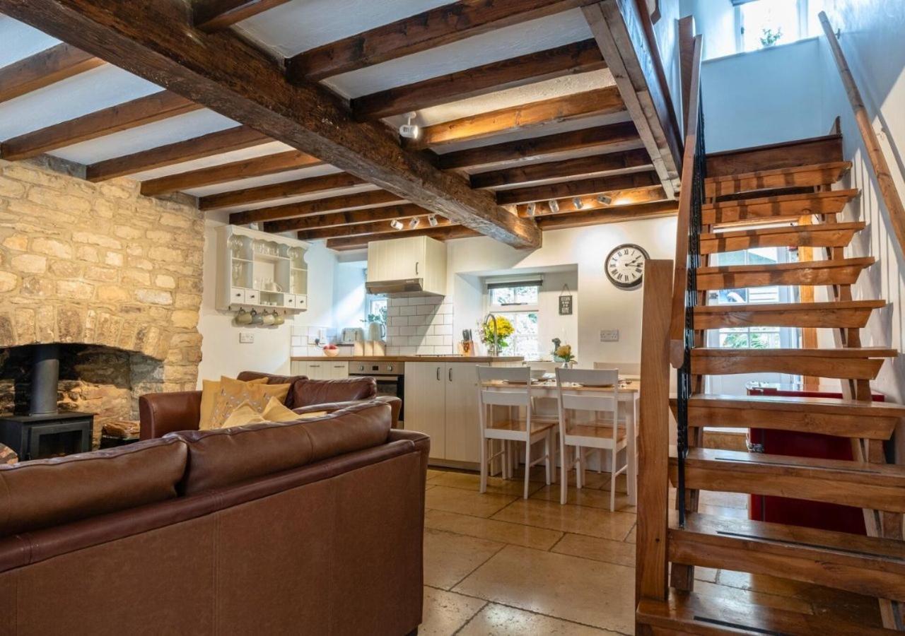 Diston's Lane - Beautiful 2BD Home, Perfect For Family Retreat!