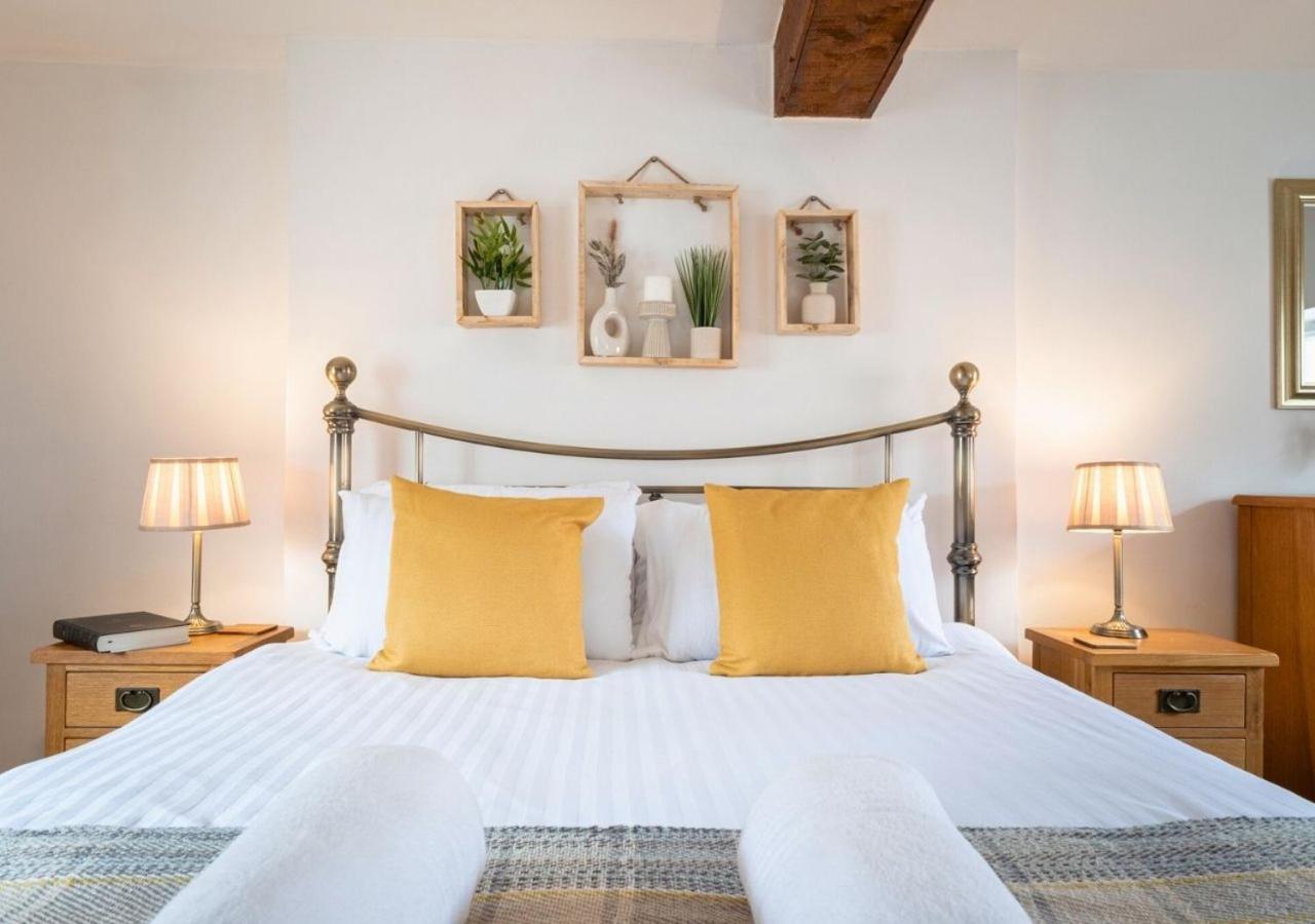 Diston's Lane - Beautiful 2BD Home, Perfect For Family Retreat!