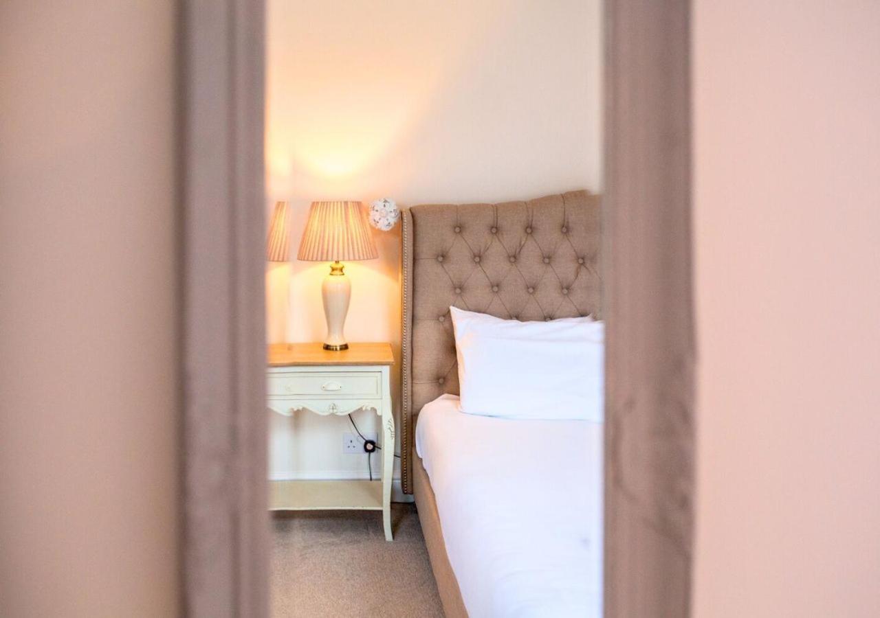 Charming 2 Bed House in Tewkesbury Centre