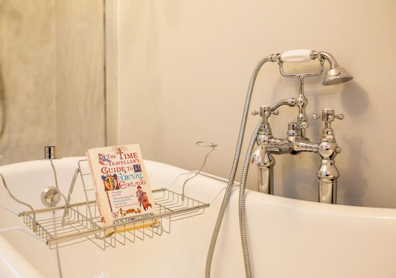 Charming 2 Bed House in Tewkesbury Centre