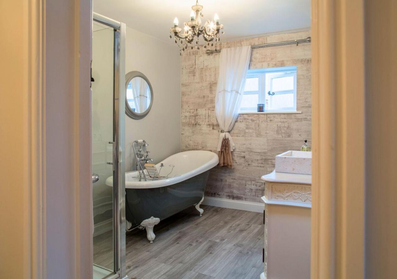 Charming 2 Bed House in Tewkesbury Centre