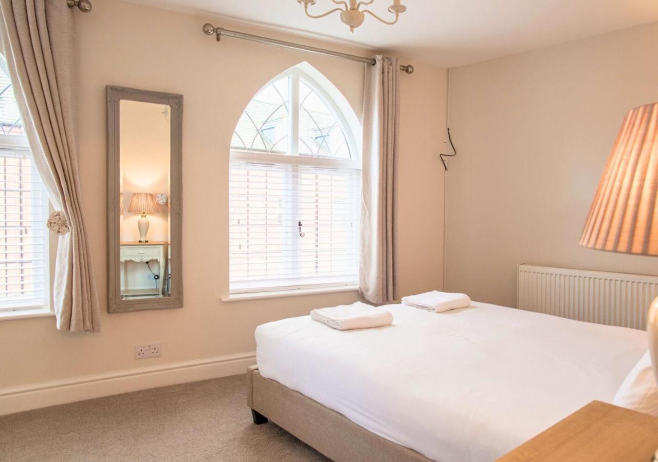 Charming 2 Bed House in Tewkesbury Centre