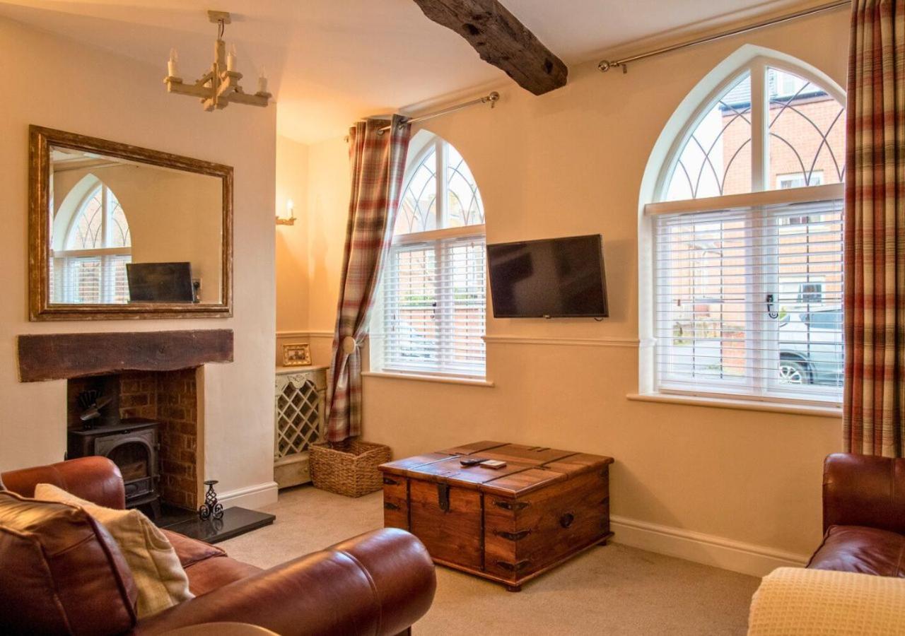 Charming 2 Bed House in Tewkesbury Centre