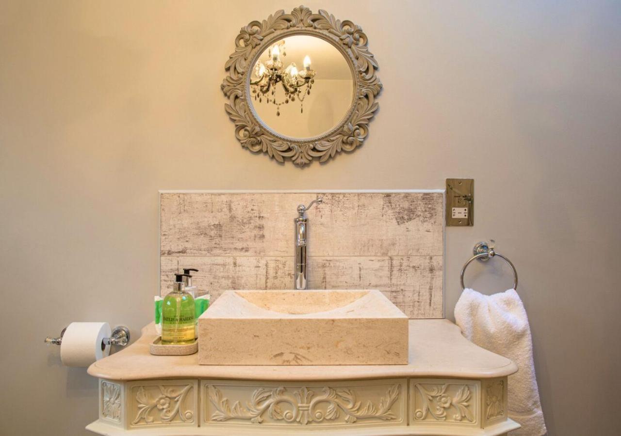 Charming 2 Bed House in Tewkesbury Centre