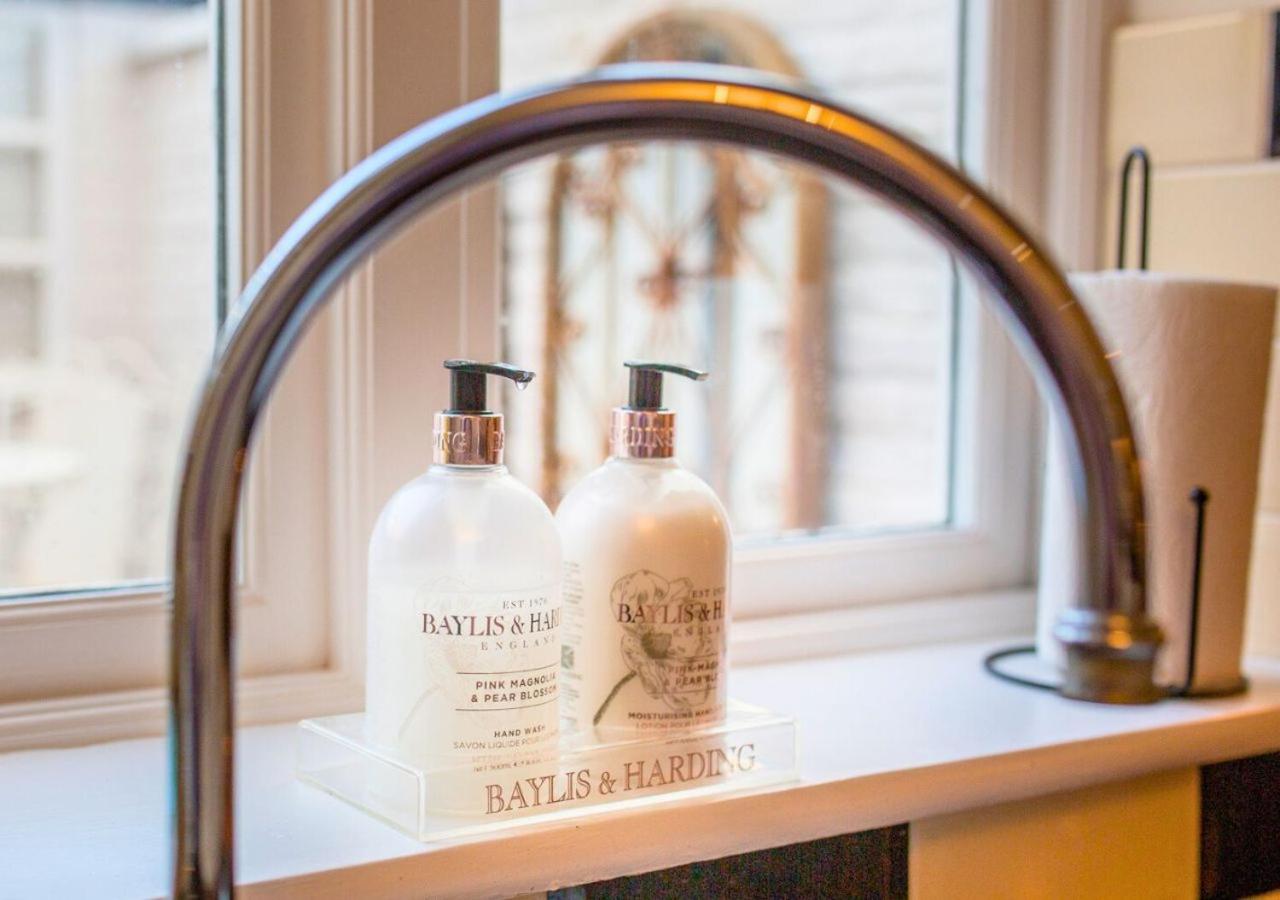 Charming 2 Bed House in Tewkesbury Centre