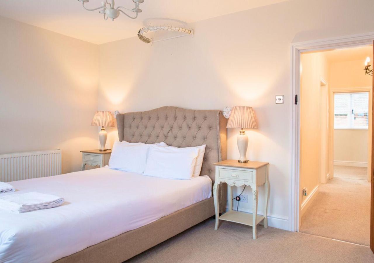 Charming 2 Bed House in Tewkesbury Centre