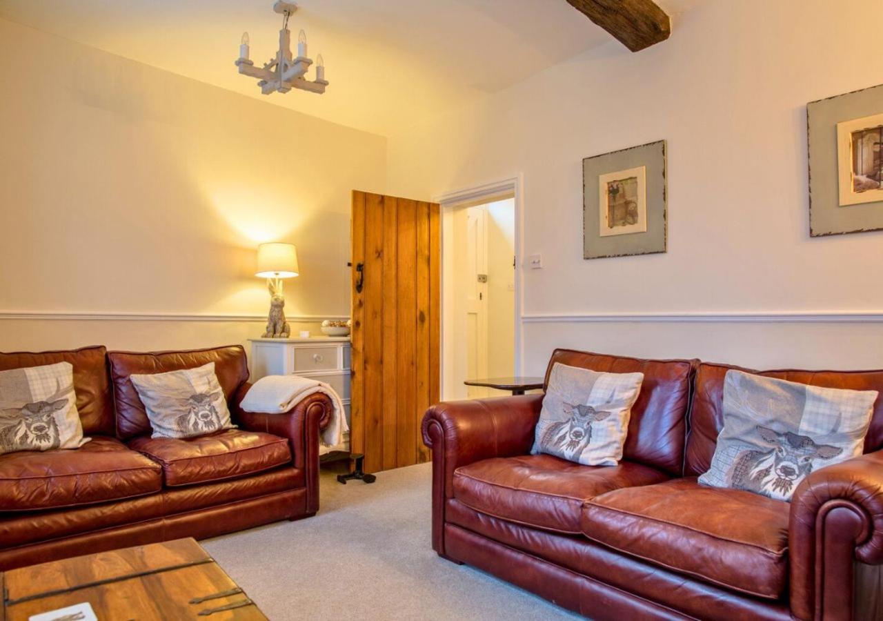 Charming 2 Bed House in Tewkesbury Centre