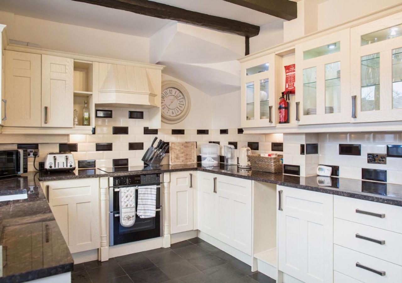 Charming 2 Bed House in Tewkesbury Centre