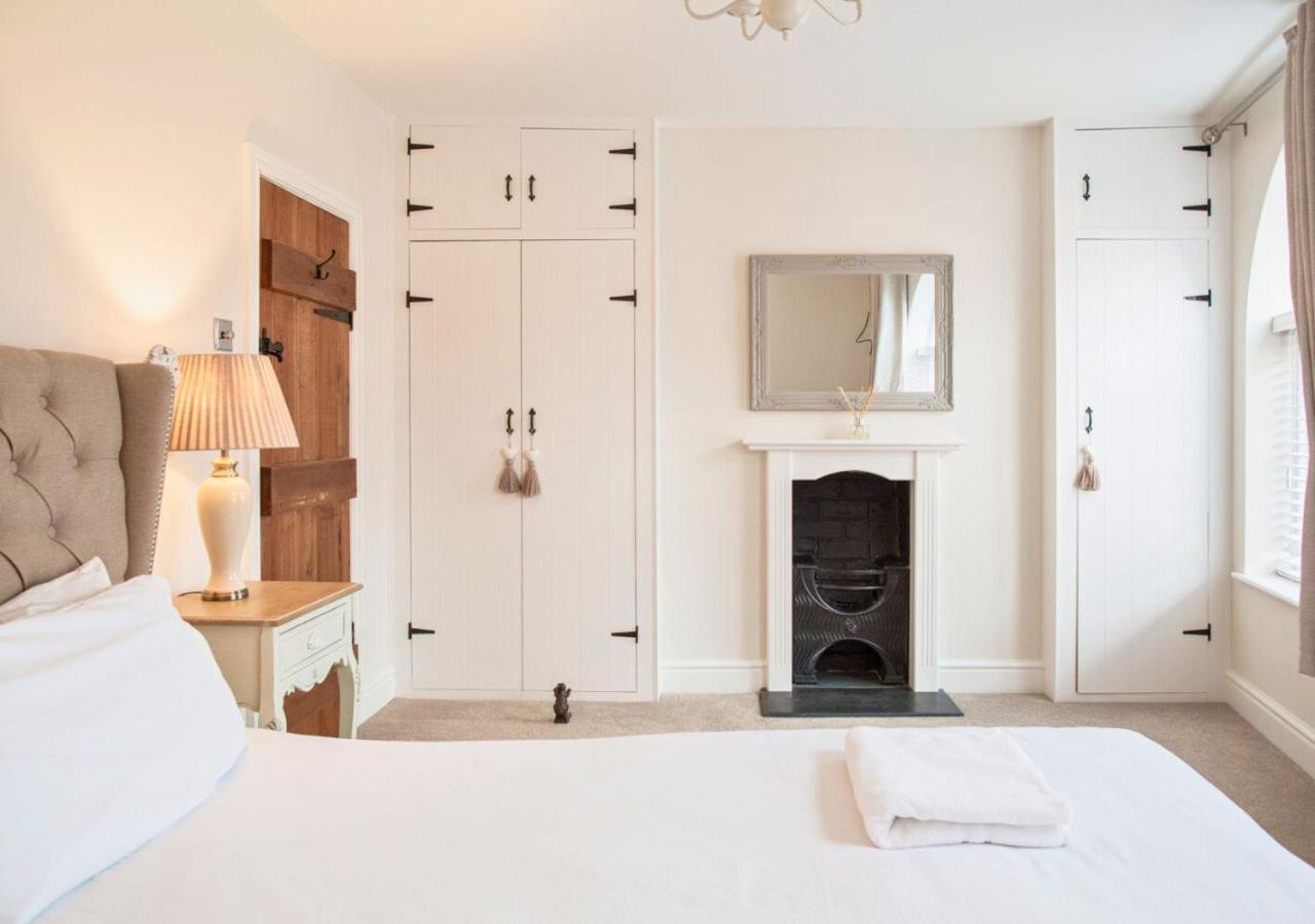 Charming 2 Bed House in Tewkesbury Centre