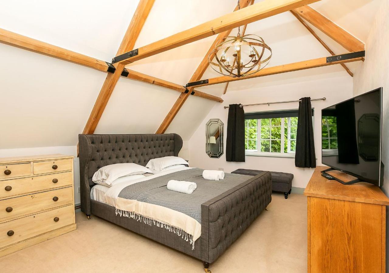 Lodge Farm - Stunning 3 Bed with Large Garden!