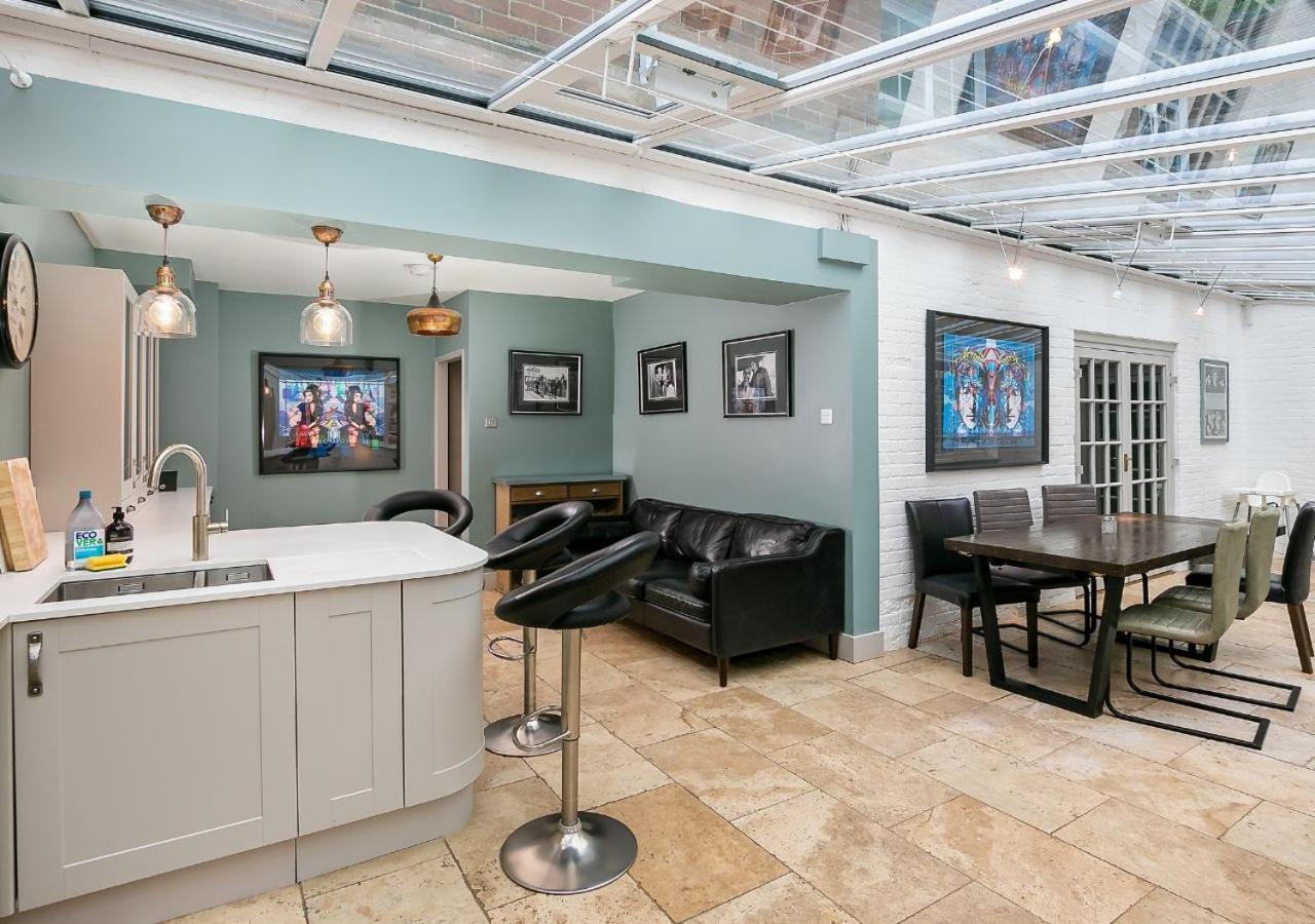 Lodge Farm - Stunning 3 Bed with Large Garden!