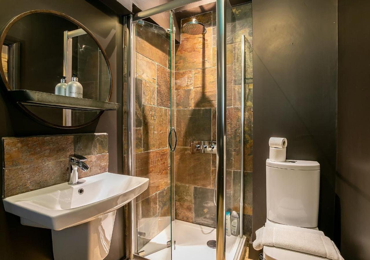 Lodge Farm - Stunning 3 Bed with Large Garden!