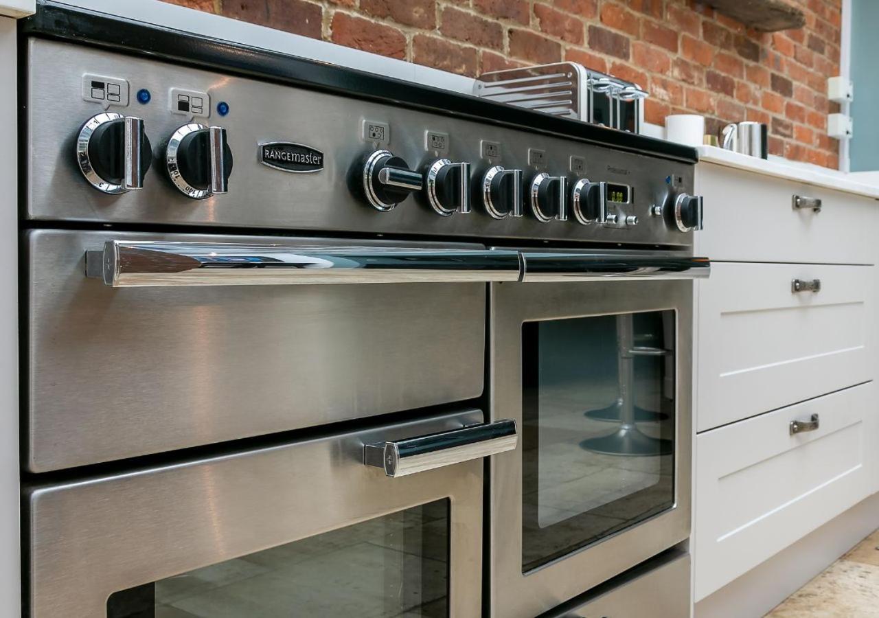 Lodge Farm - Stunning 3 Bed with Large Garden!