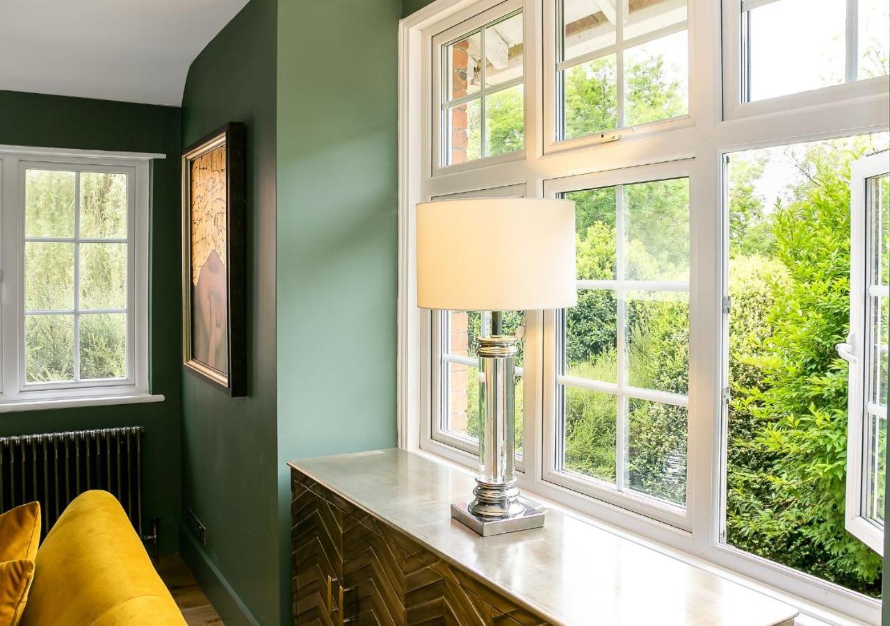 Lodge Farm - Stunning 3 Bed with Large Garden!