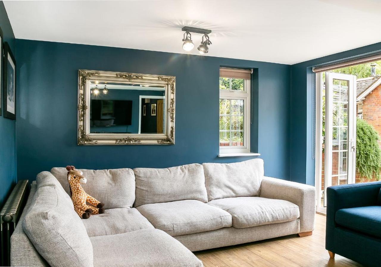 Lodge Farm - Stunning 3 Bed with Large Garden!