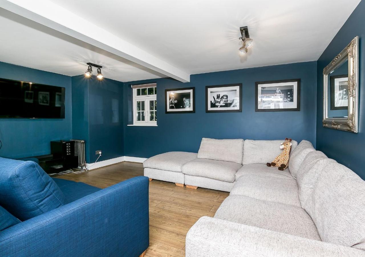 Lodge Farm - Stunning 3 Bed with Large Garden!