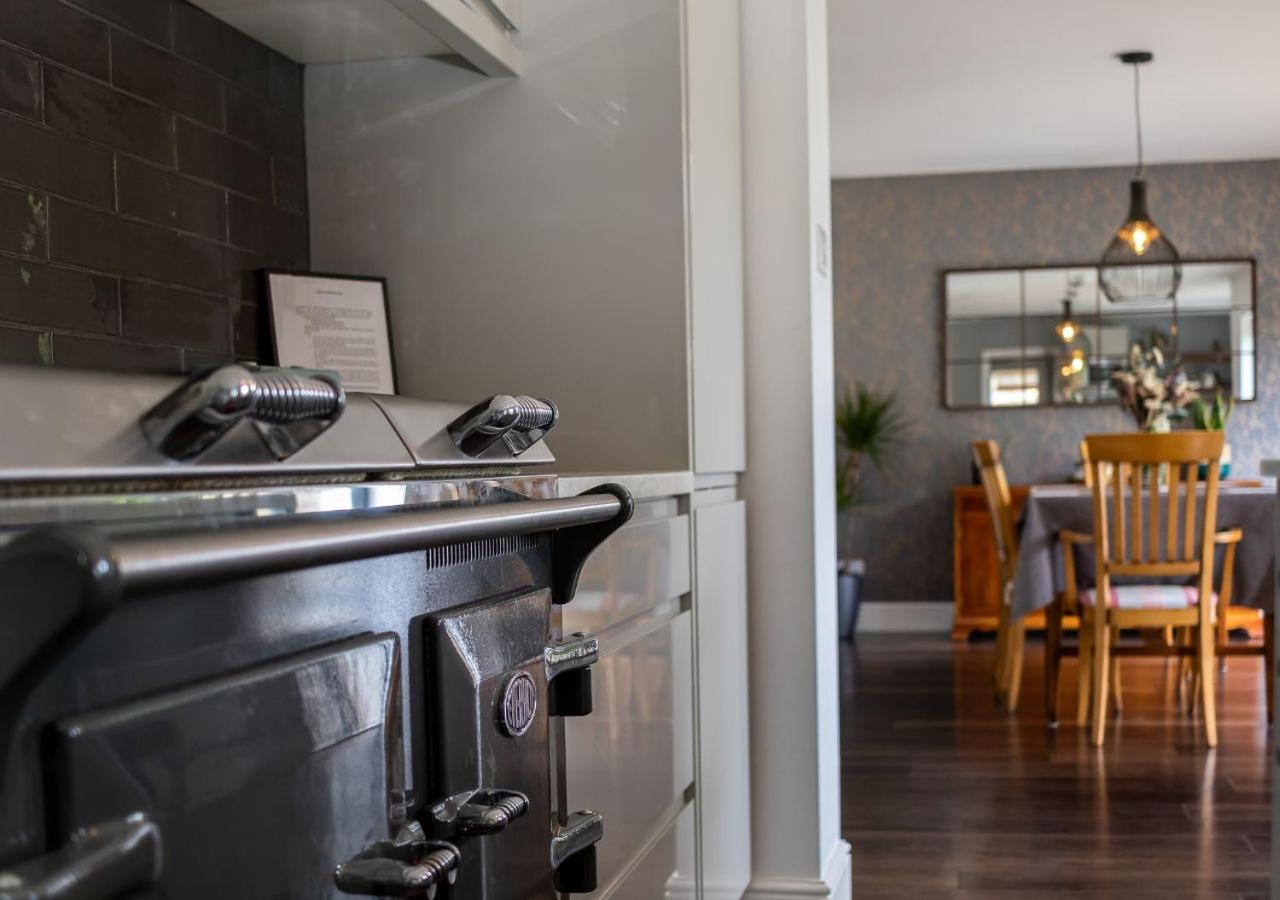 Stunning 5 Bed in the Centre of Bourton!