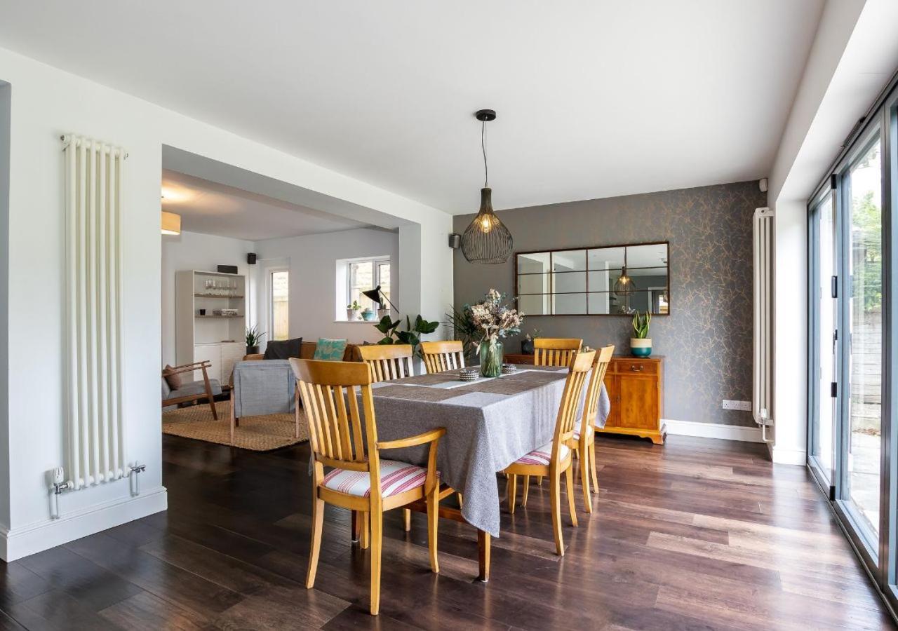 Stunning 5 Bed in the Centre of Bourton!