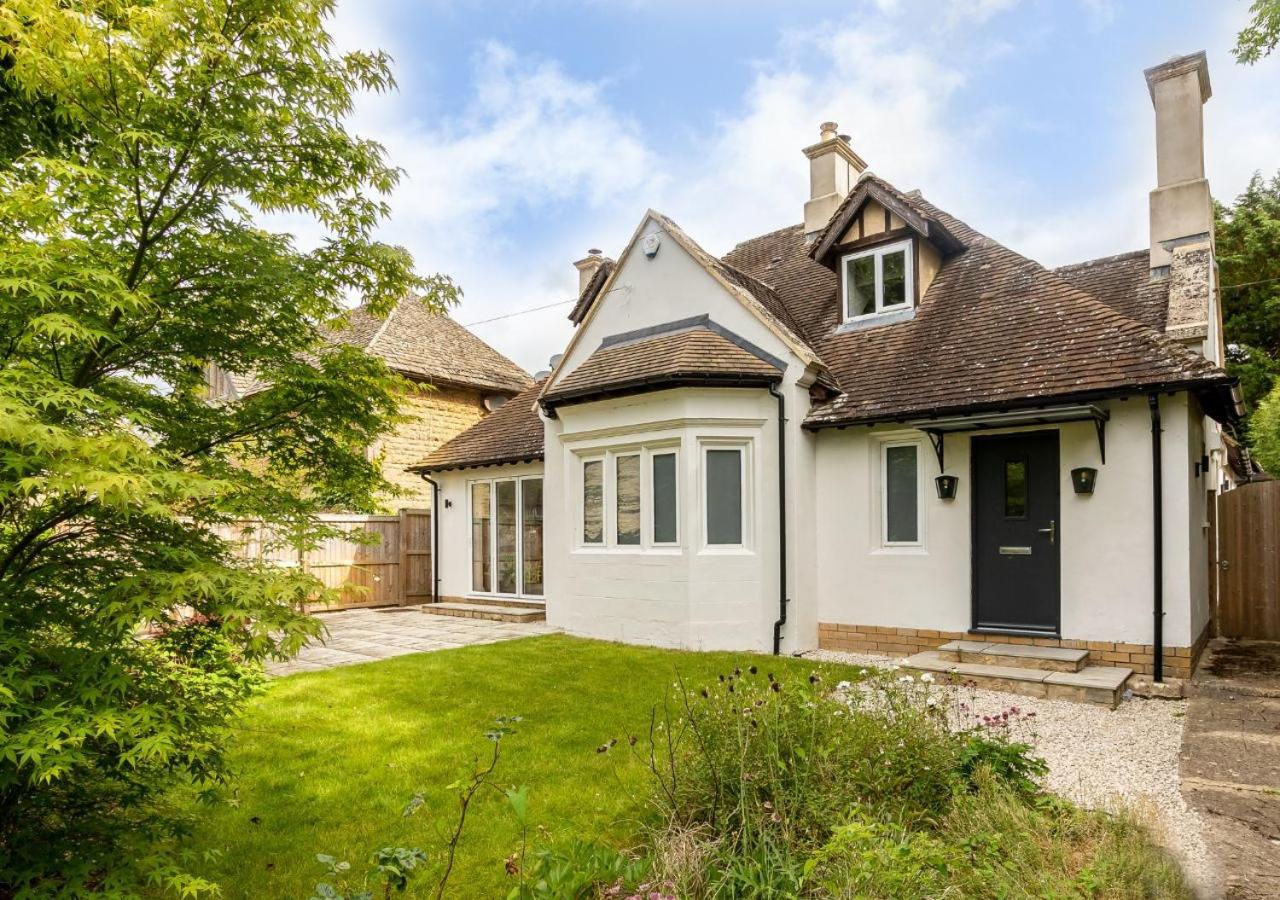 Stunning 5 Bed in the Centre of Bourton!