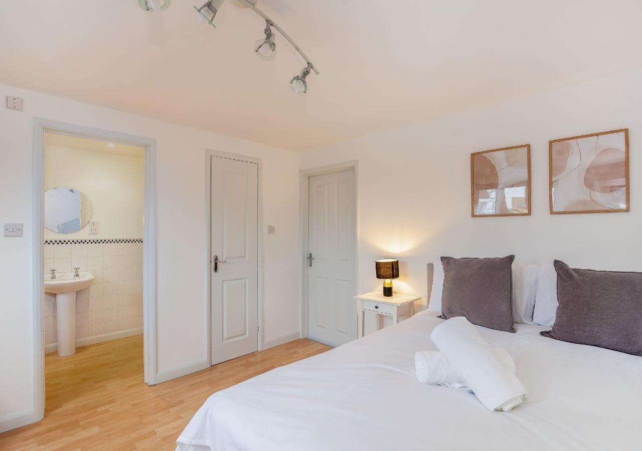 Spacious 3 Bed House with Large Garden in Aynho!