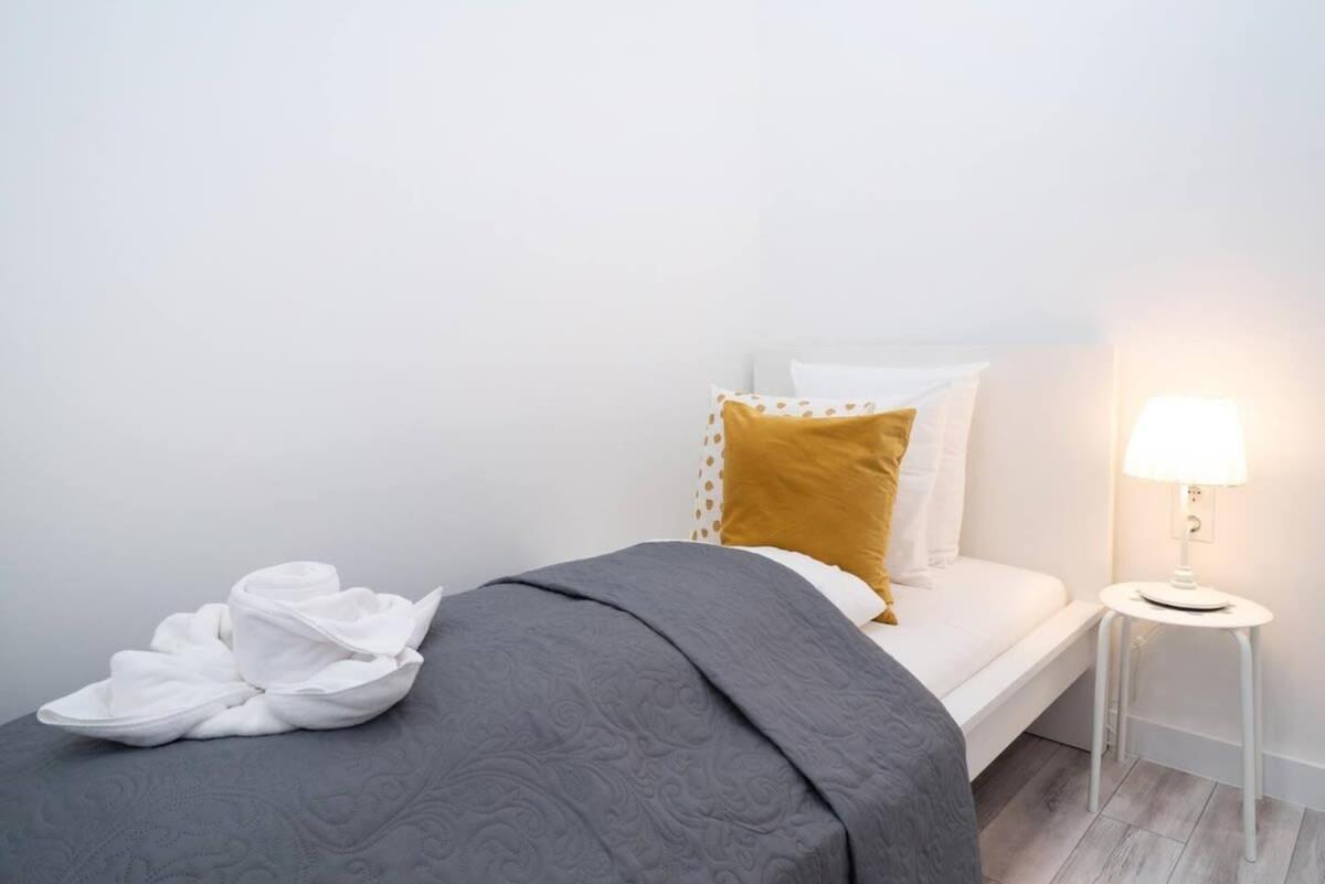 Central large airconditioned apartment