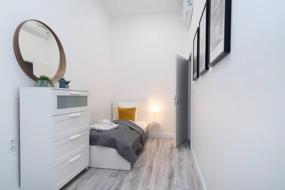 Central large airconditioned apartment